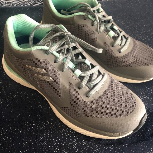 Skechers grey woman’s sneaker   7 1/2 Gel Cushion - Picture 10 of 10